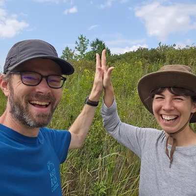 High-five selfie proves to be a challenge
